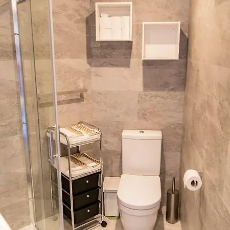 New Near The & Train Station In Club Playa Flores Appartement