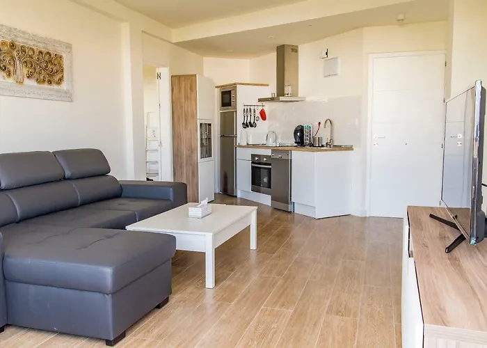 Appartamento New Near The & Train Station In Club Playa Flores