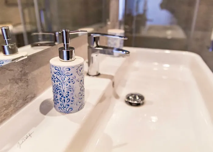 New Near The & Train Station In Club Playa Flores Appartamento