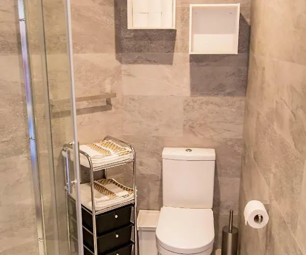 New Near The & Train Station In Club Playa Flores 아파트