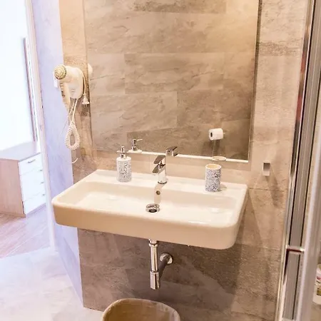 Apartamento New Near The & Train Station In Club Playa Flores